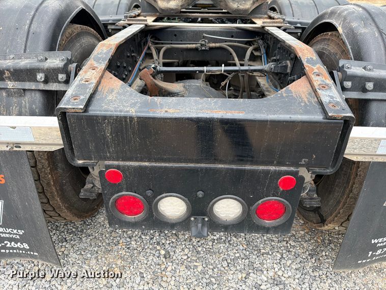 image for item ED5237 2022 Western Star 49X semi truck