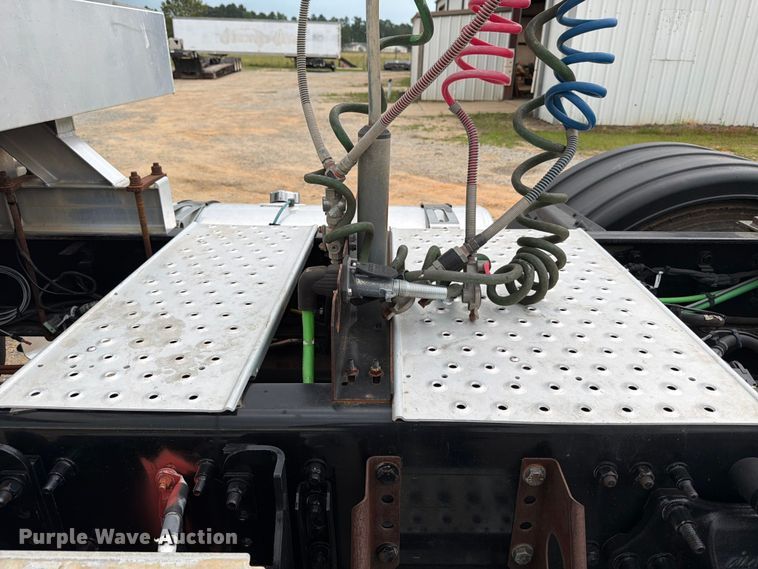 image for item ED5237 2022 Western Star 49X semi truck