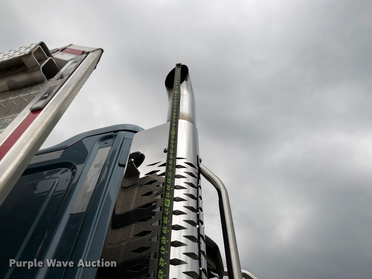 image for item ED5237 2022 Western Star 49X semi truck