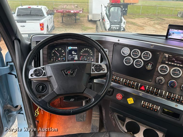image for item ED5237 2022 Western Star 49X semi truck