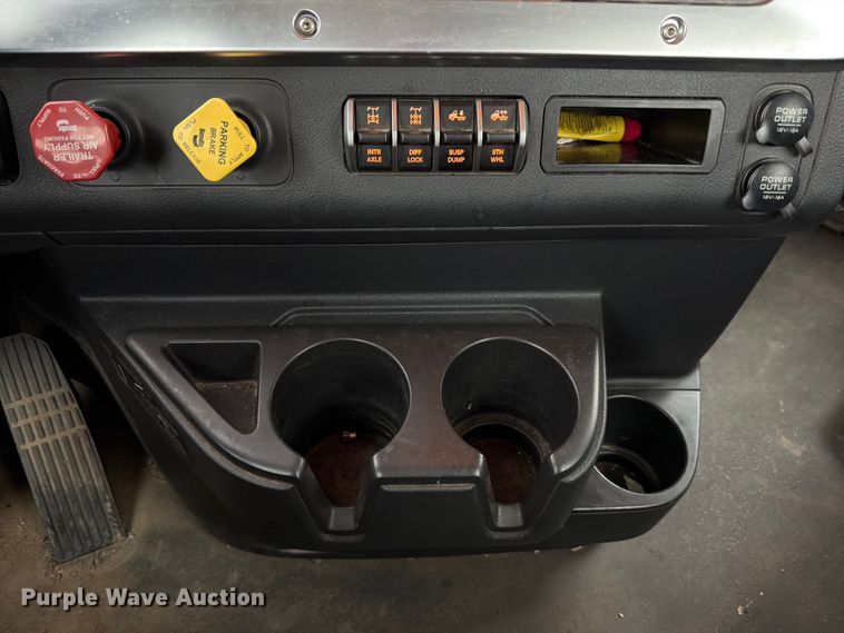 image for item ED5237 2022 Western Star 49X semi truck