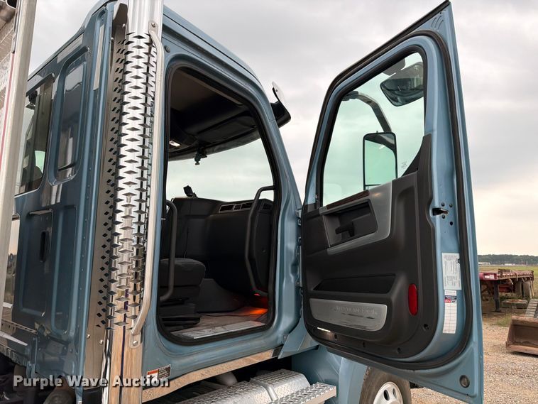 image for item ED5237 2022 Western Star 49X semi truck
