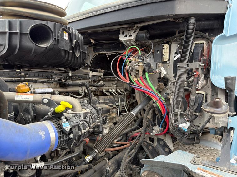 image for item ED5237 2022 Western Star 49X semi truck