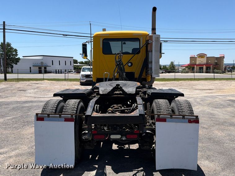 image for item ED5288 2010 Mack Pinnacle CHU613 semi truck