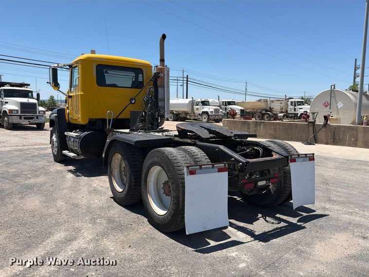 image for item ED5288 2010 Mack Pinnacle CHU613 semi truck