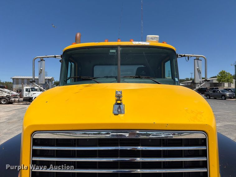 image for item ED5288 2010 Mack Pinnacle CHU613 semi truck