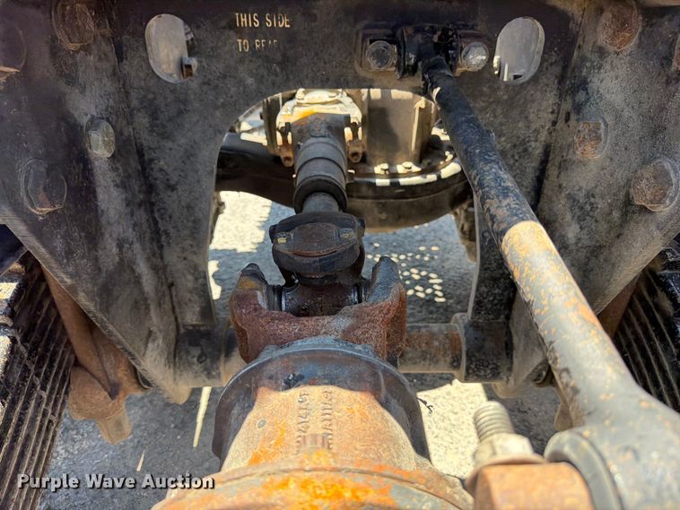 image for item ED5288 2010 Mack Pinnacle CHU613 semi truck