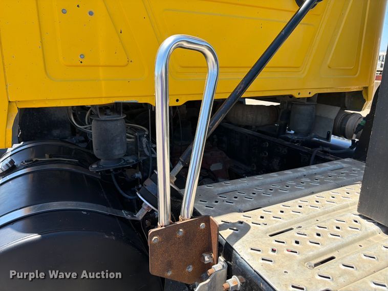 image for item ED5288 2010 Mack Pinnacle CHU613 semi truck