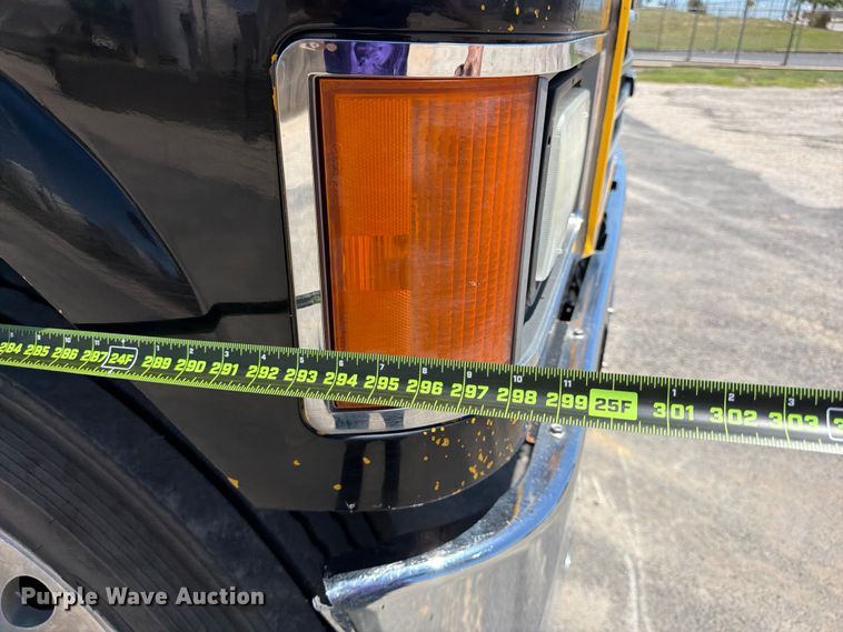 image for item ED5288 2010 Mack Pinnacle CHU613 semi truck