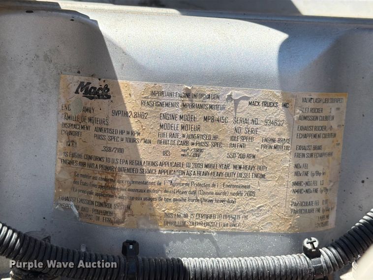 image for item ED5288 2010 Mack Pinnacle CHU613 semi truck