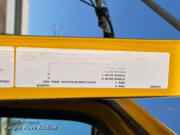 image for item ED5288 2010 Mack Pinnacle CHU613 semi truck