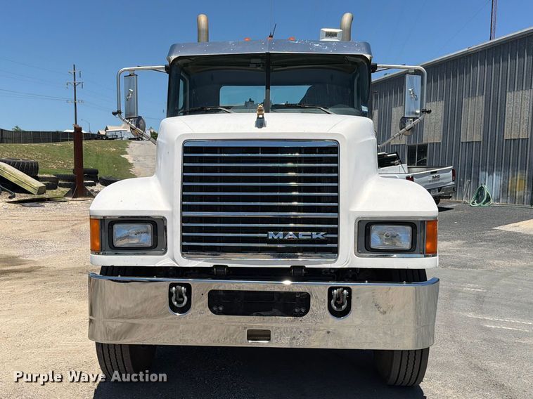 image for item ED5289 2014 Mack CHU613 semi truck