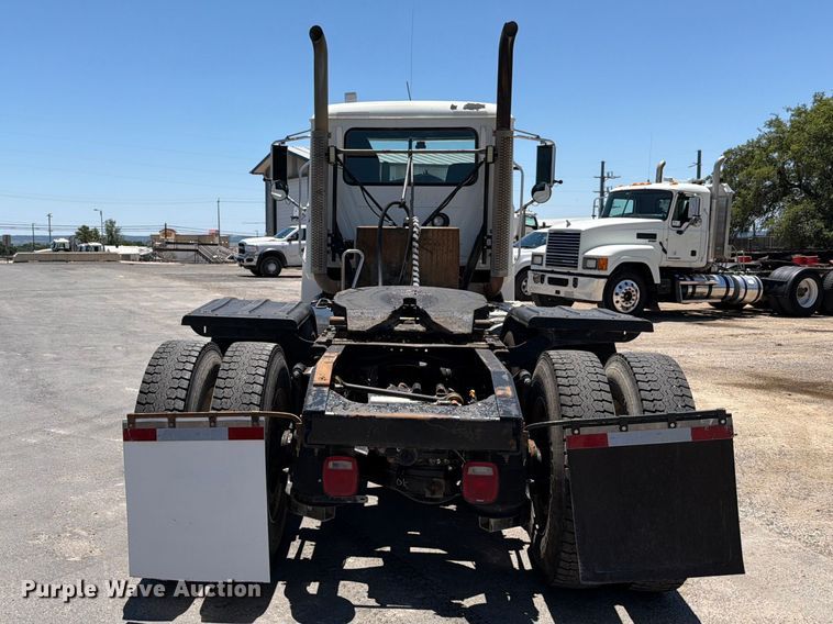 image for item ED5289 2014 Mack CHU613 semi truck