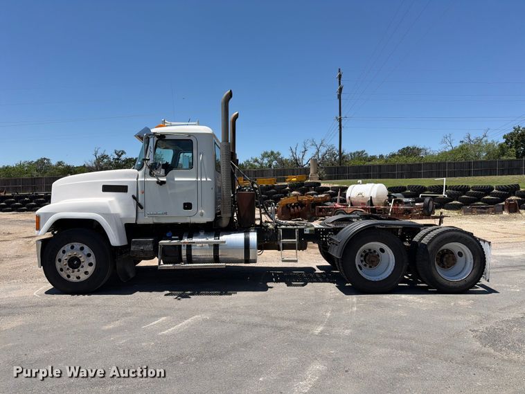image for item ED5289 2014 Mack CHU613 semi truck
