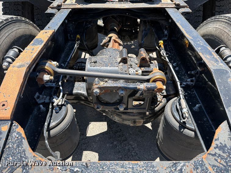 image for item ED5289 2014 Mack CHU613 semi truck