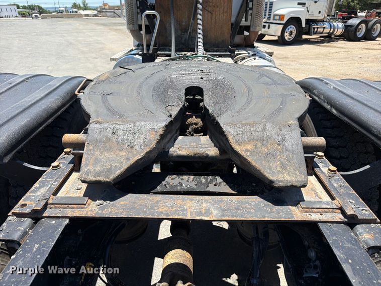 image for item ED5289 2014 Mack CHU613 semi truck