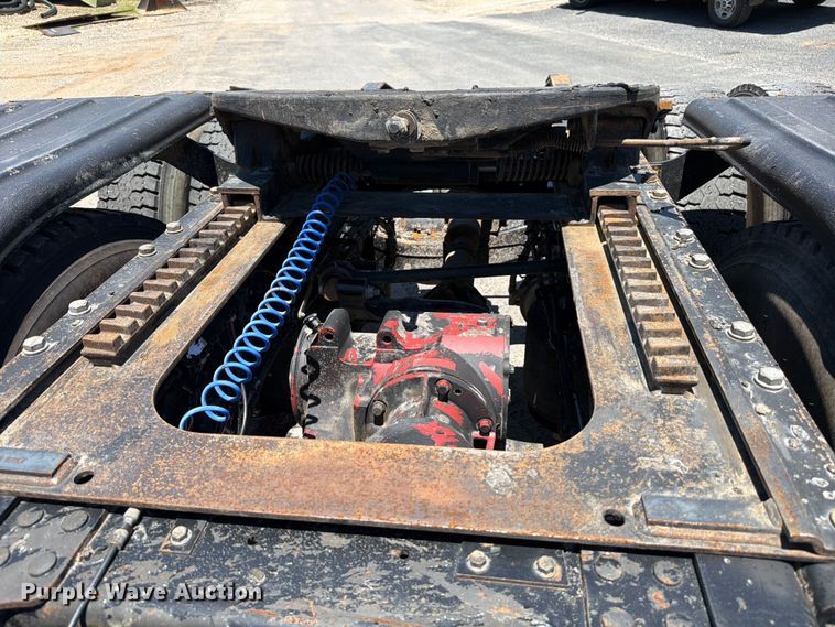 image for item ED5289 2014 Mack CHU613 semi truck