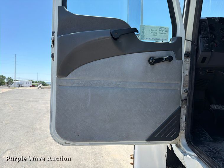 image for item ED5289 2014 Mack CHU613 semi truck