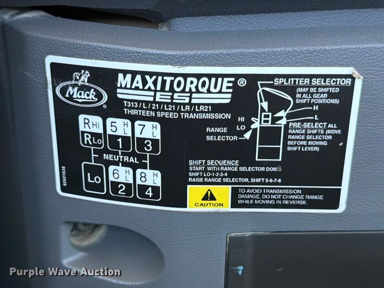 image for item ED5289 2014 Mack CHU613 semi truck