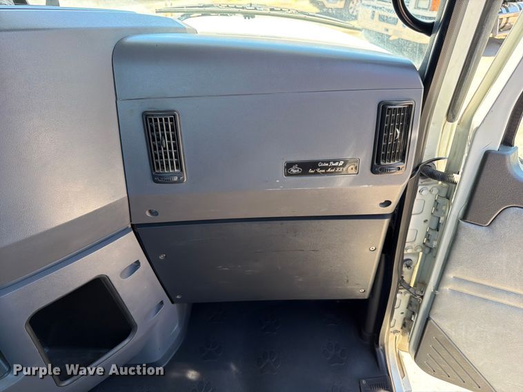 image for item ED5289 2014 Mack CHU613 semi truck