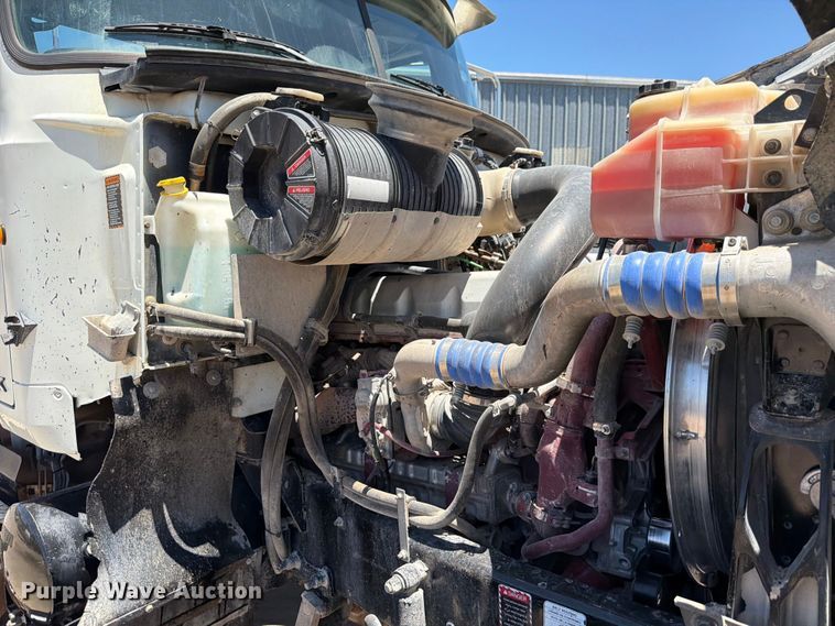 image for item ED5289 2014 Mack CHU613 semi truck