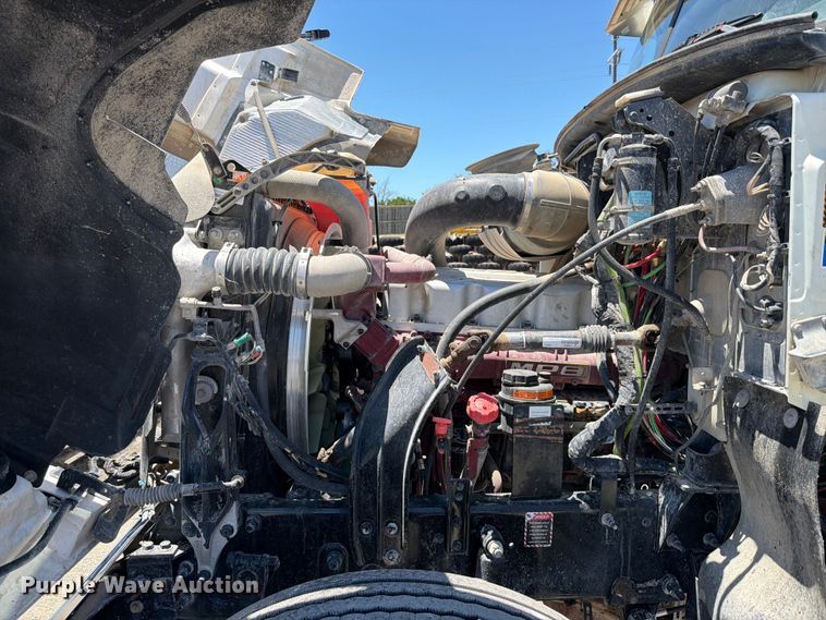 image for item ED5289 2014 Mack CHU613 semi truck