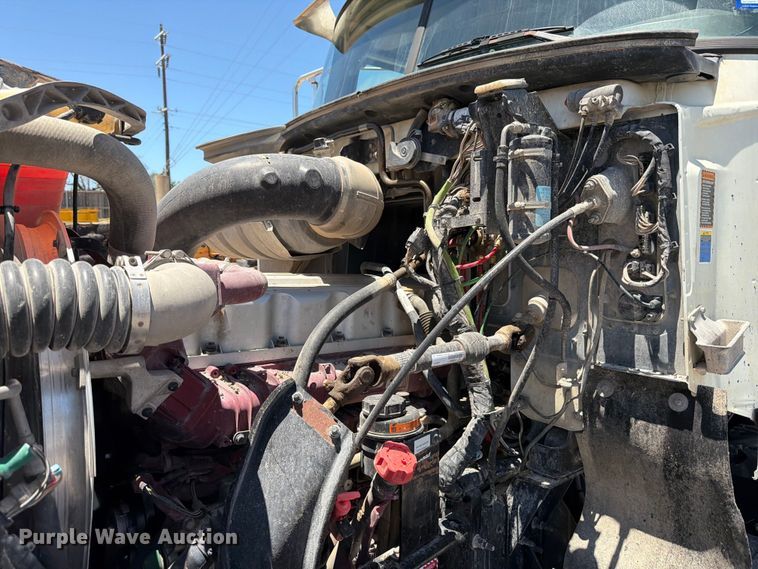 image for item ED5289 2014 Mack CHU613 semi truck