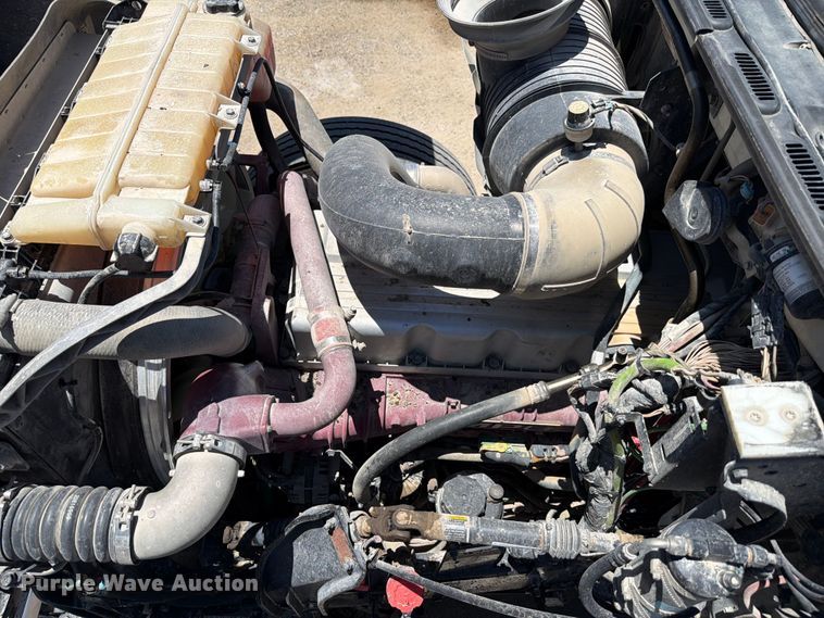 image for item ED5289 2014 Mack CHU613 semi truck