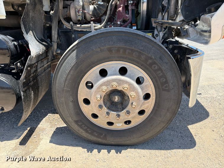 image for item ED5289 2014 Mack CHU613 semi truck