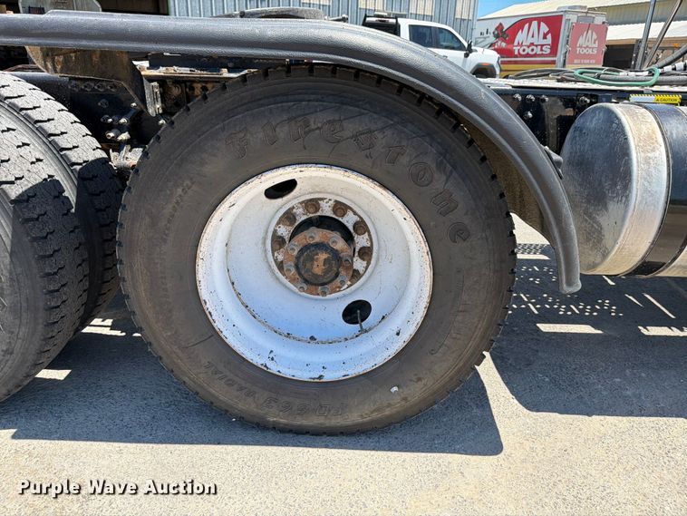 image for item ED5289 2014 Mack CHU613 semi truck