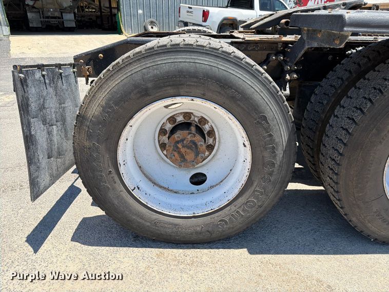 image for item ED5289 2014 Mack CHU613 semi truck