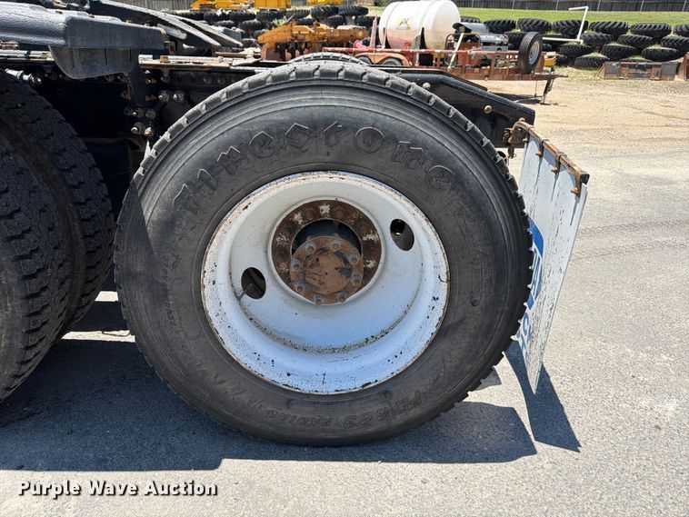 image for item ED5289 2014 Mack CHU613 semi truck
