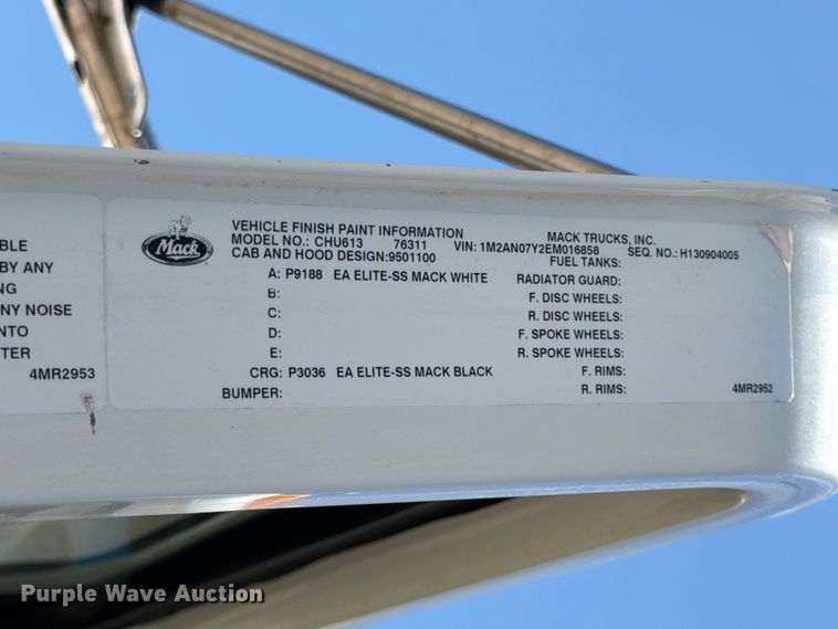 image for item ED5289 2014 Mack CHU613 semi truck