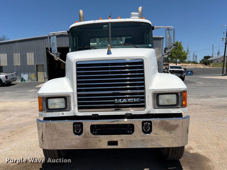 image for item ED5290 2014 Mack CHU613 semi truck