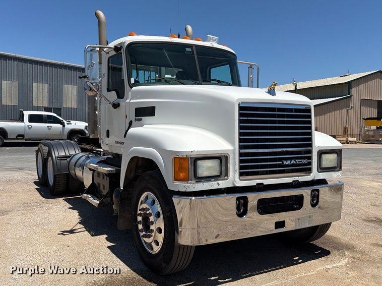 image for item ED5290 2014 Mack CHU613 semi truck