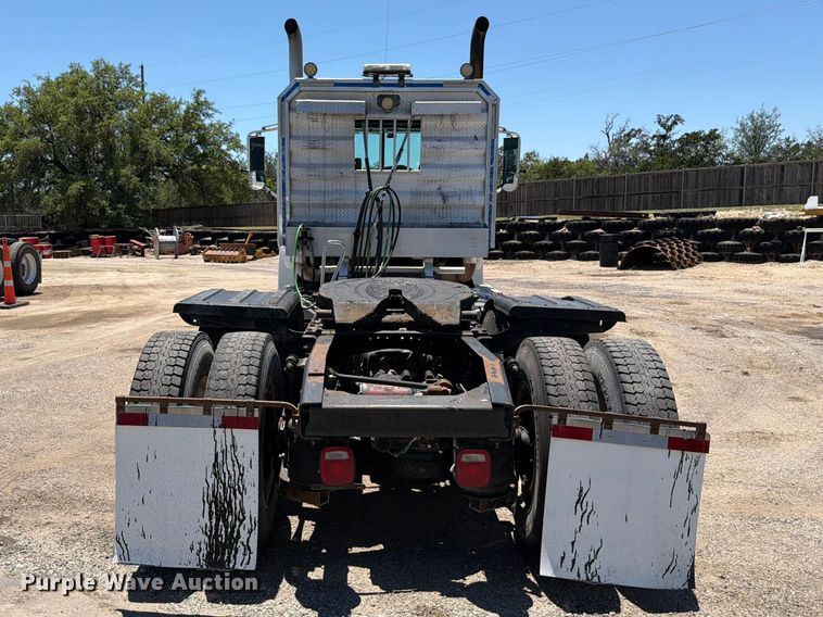 image for item ED5290 2014 Mack CHU613 semi truck