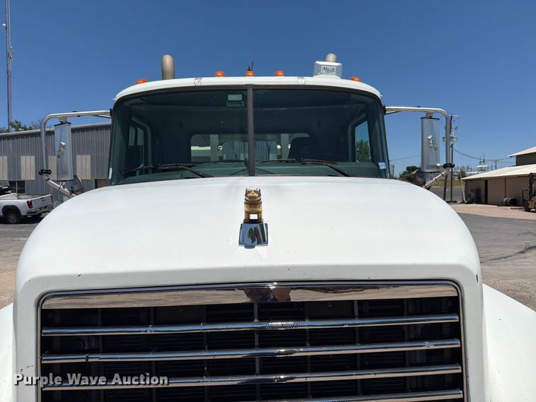 image for item ED5290 2014 Mack CHU613 semi truck