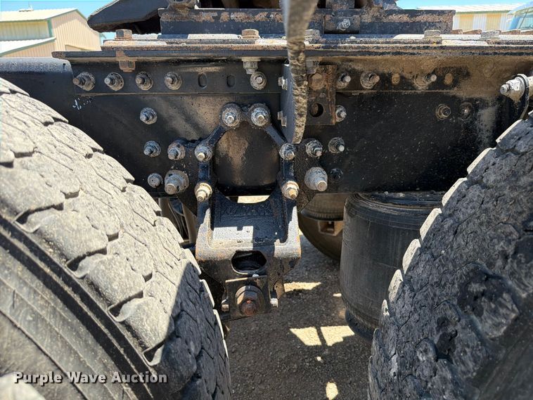 image for item ED5290 2014 Mack CHU613 semi truck