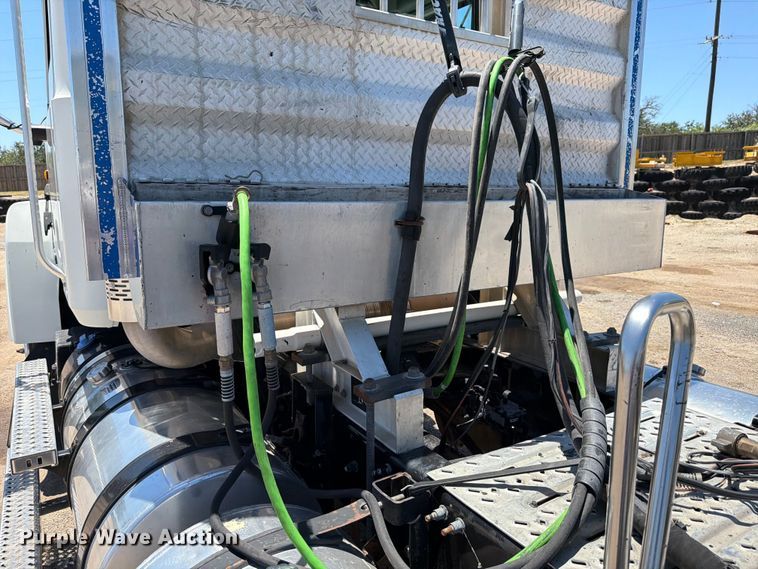 image for item ED5290 2014 Mack CHU613 semi truck