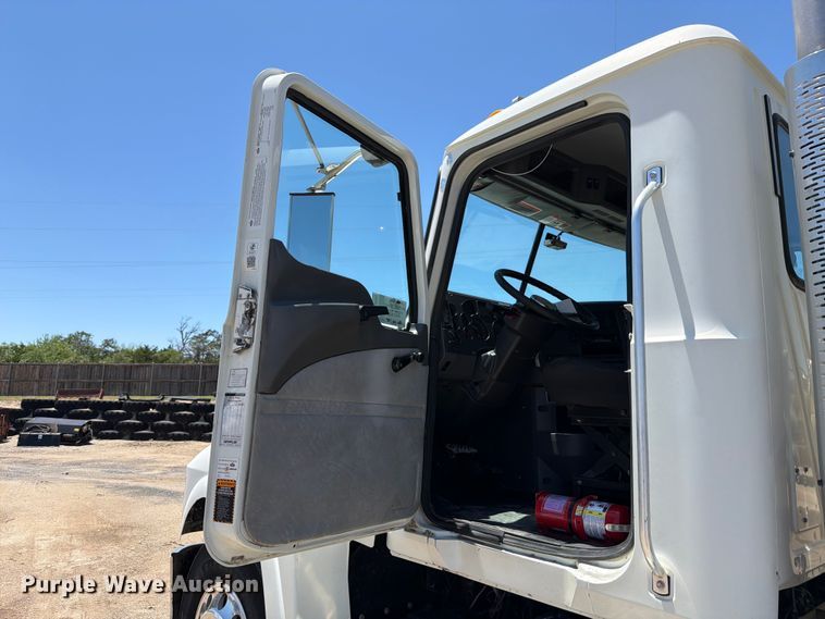 image for item ED5290 2014 Mack CHU613 semi truck