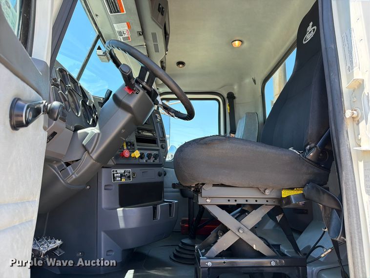 image for item ED5290 2014 Mack CHU613 semi truck