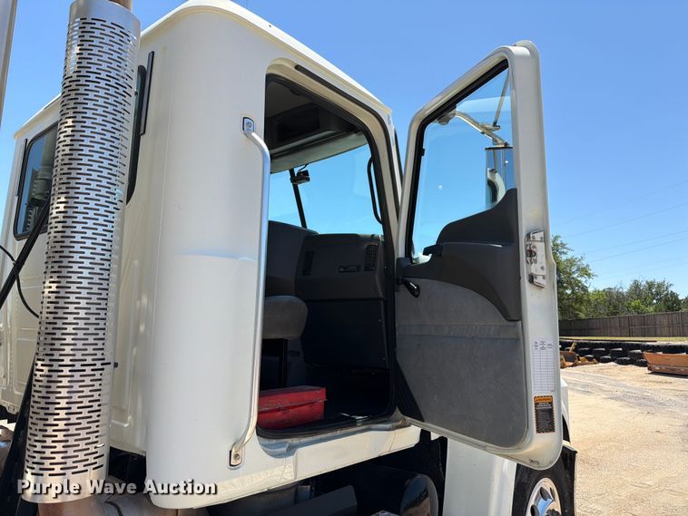 image for item ED5290 2014 Mack CHU613 semi truck