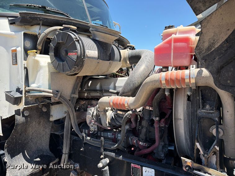 image for item ED5290 2014 Mack CHU613 semi truck