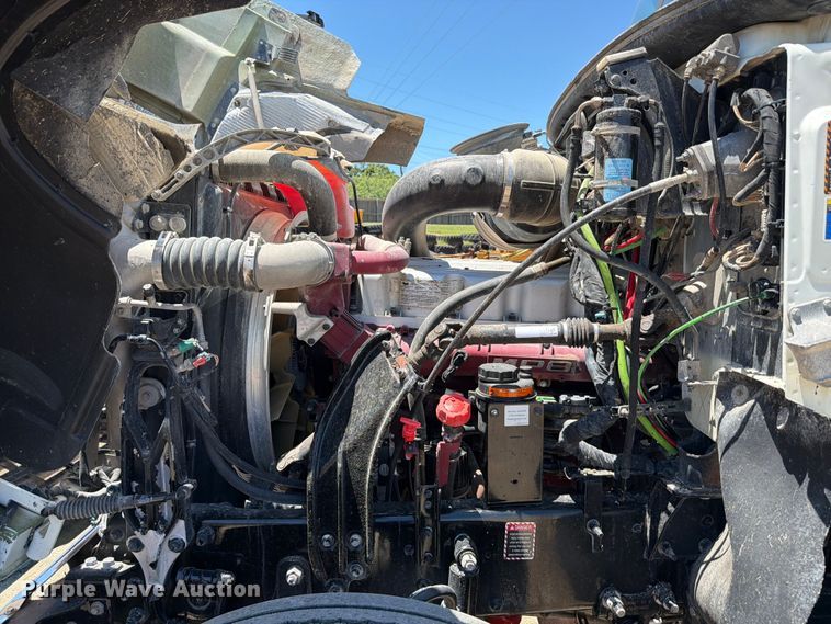 image for item ED5290 2014 Mack CHU613 semi truck