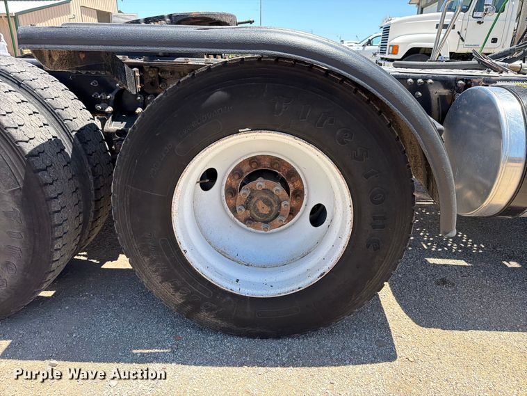 image for item ED5290 2014 Mack CHU613 semi truck