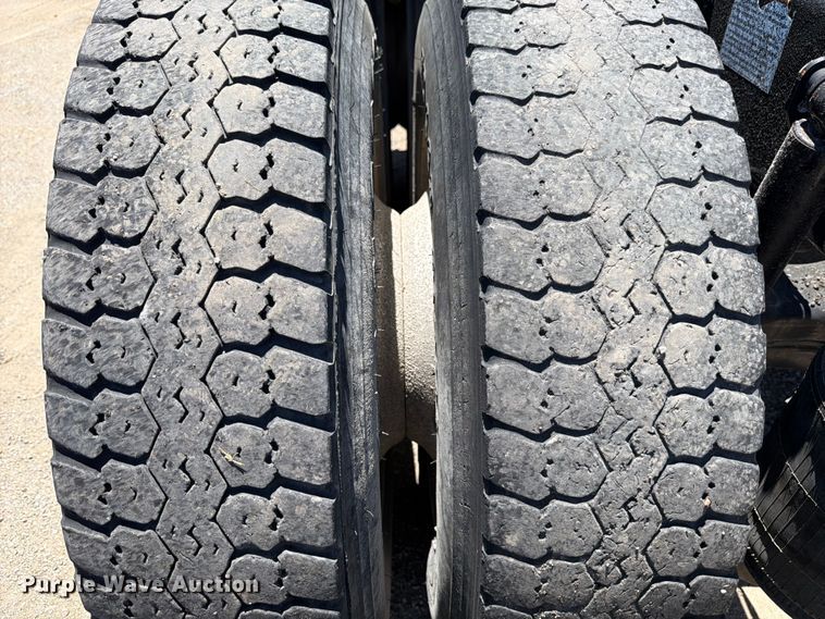 image for item ED5290 2014 Mack CHU613 semi truck