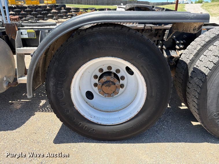 image for item ED5290 2014 Mack CHU613 semi truck