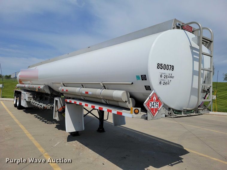 image for item EE1003 2005 Heil Fuel Tanker