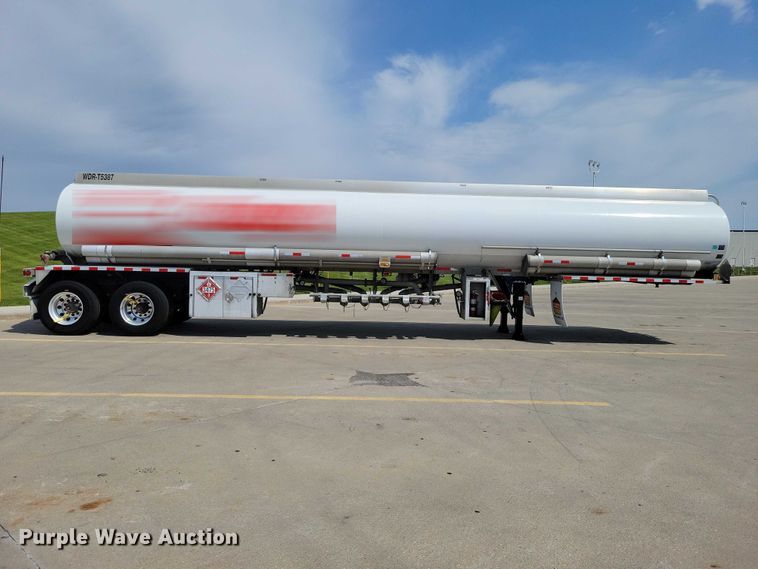 image for item EE1003 2005 Heil Fuel Tanker