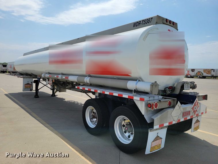 image for item EE1003 2005 Heil Fuel Tanker
